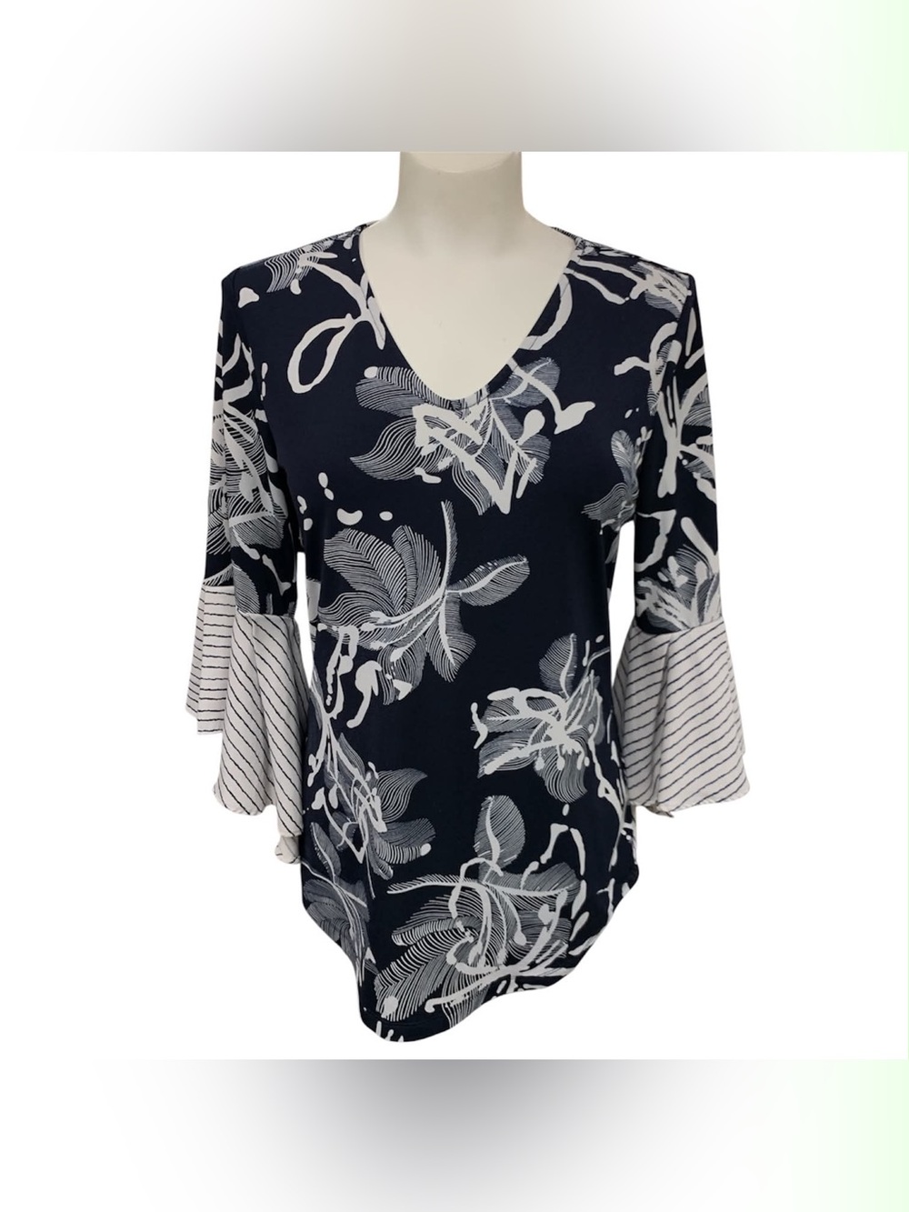cleo Navy & White Floral V-Neck Bell Sleeve Blouse Size S
